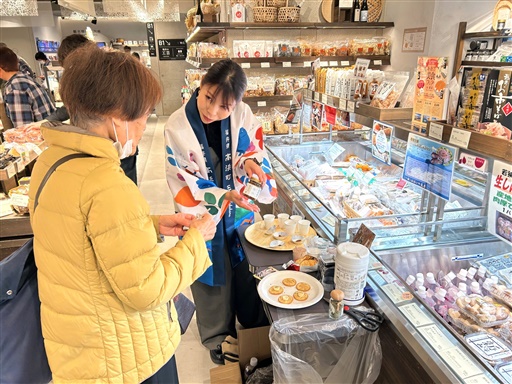 福井県美浜町、おおい町、高浜町の食の魅力を集めた「わかさ美食フェア」＝11月22日、東京・銀座１丁目