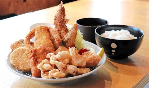 プロジェクトメンバー考案の「大満足！でっか盛り地魚フライ定食」